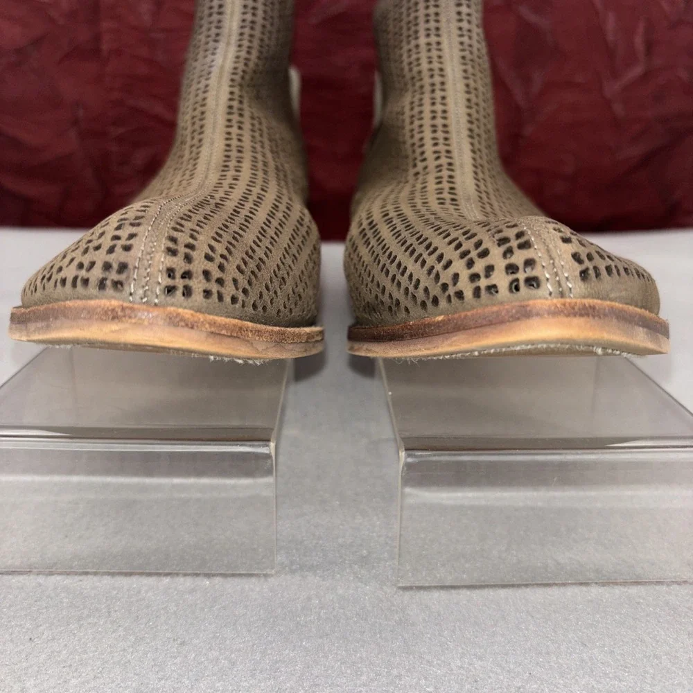 Vince Camuto Celena Brown Leather Ankle Booties Laser Cut Women's 9M EUC